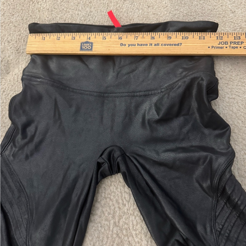 Spanx Women’s Leggings Size Medium Petite Faux Leather Moto Leggings Very Black - Picture 9 of 10